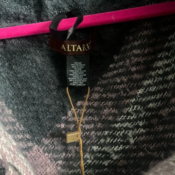 Altare Plaid Poncho - Picture 2 of 4